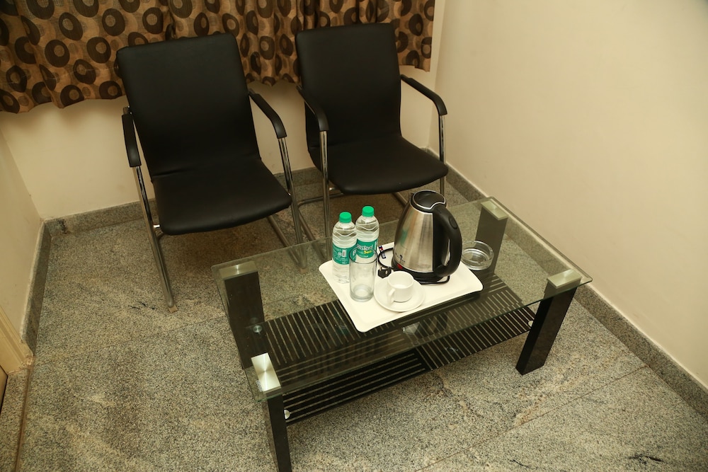 Soundarya Hotel 34/38