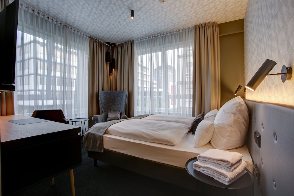 Ff&E Hotel Carlton 28/59