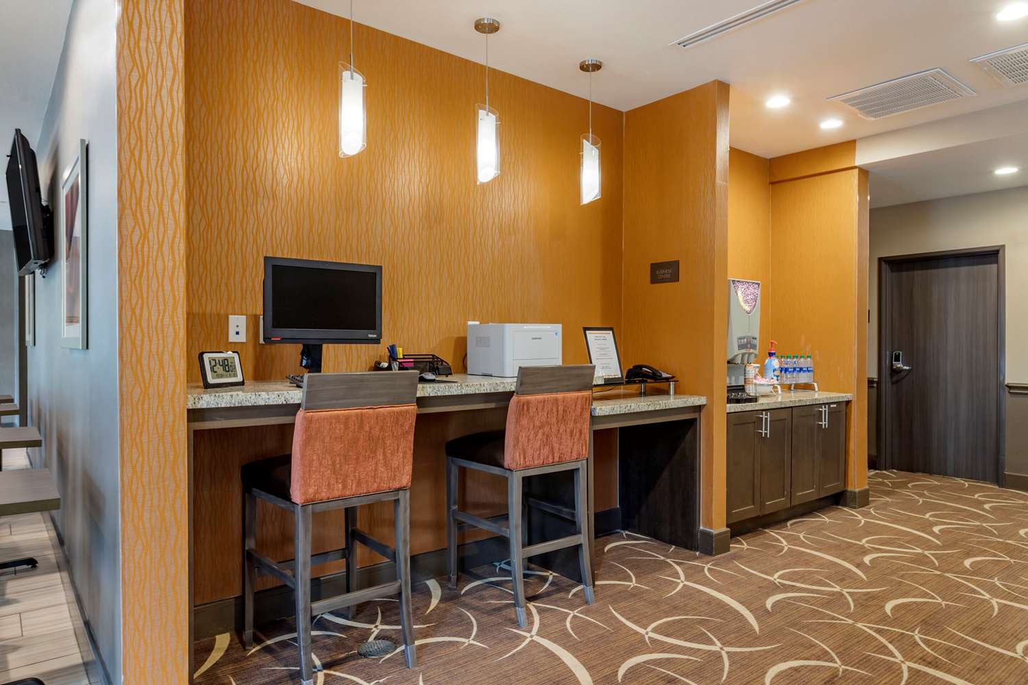 Comfort Suites Near Sam Houston Race Park 2/6