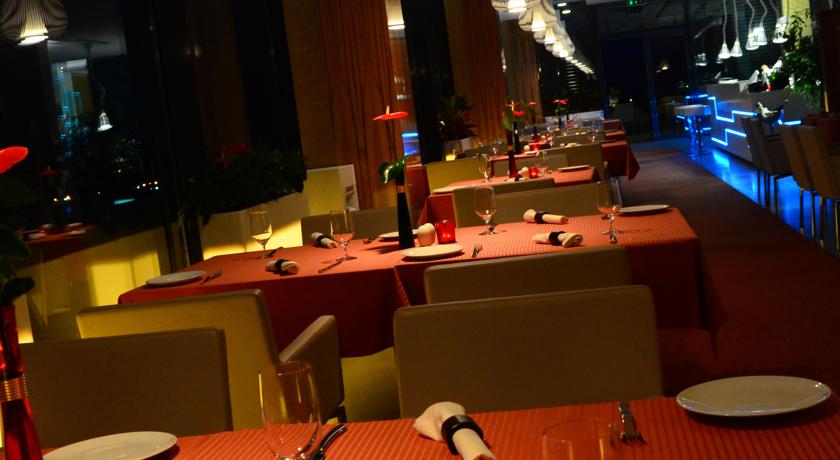 Emerald Hotel 27/37
