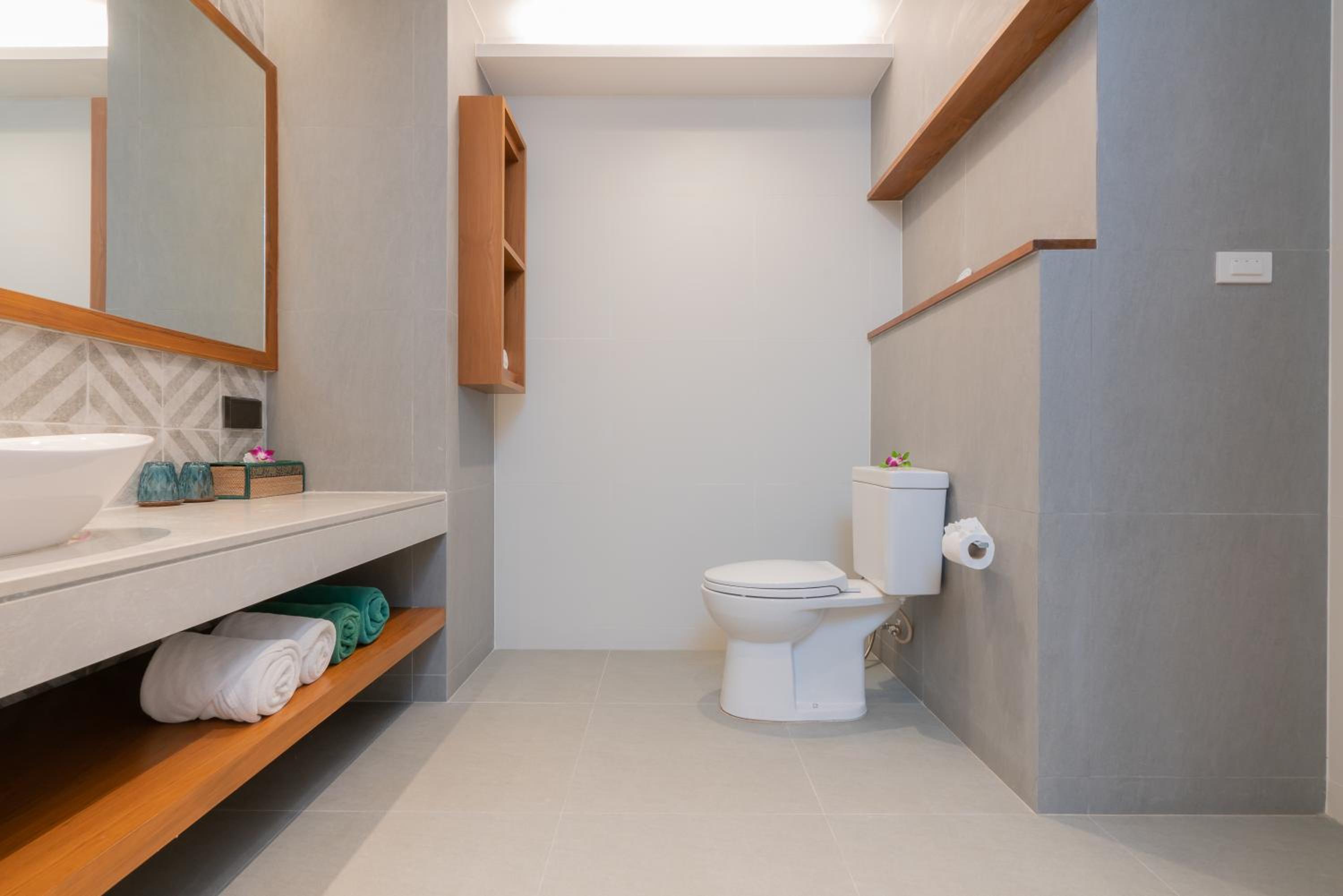 Estate, Adult Only, Pool Access