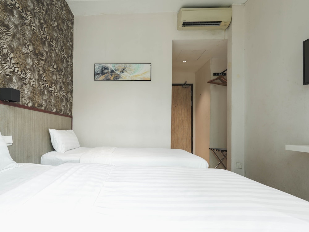 DELUXE, TWIN BEDS, WITH VIEW