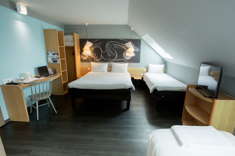 IBIS CHERBOURG LA GLACERIE 45/77