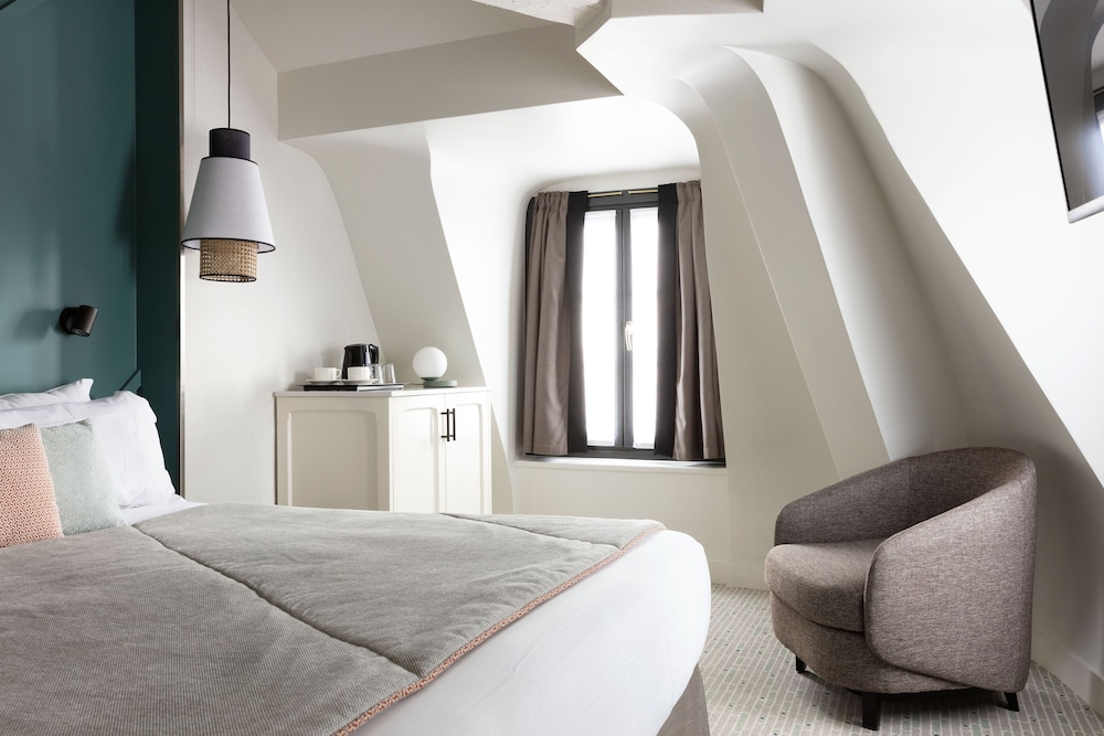 Deluxe, Queen Bed, City or Courtyard View، Hotel Bastille Speria 2/9
