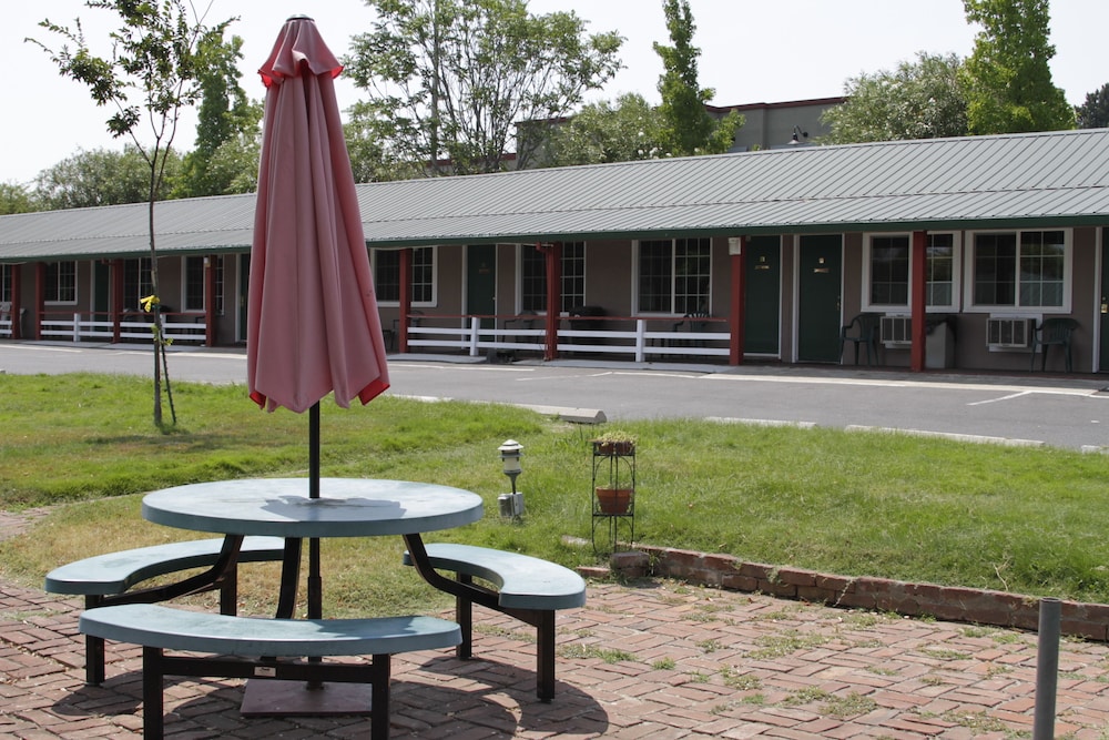 Jumping Frog Motel 9/67