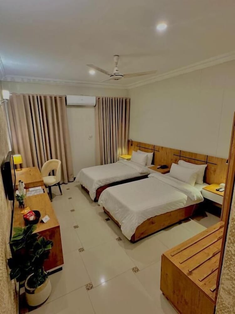 The Mark Suites and Banquet Halls 16/45