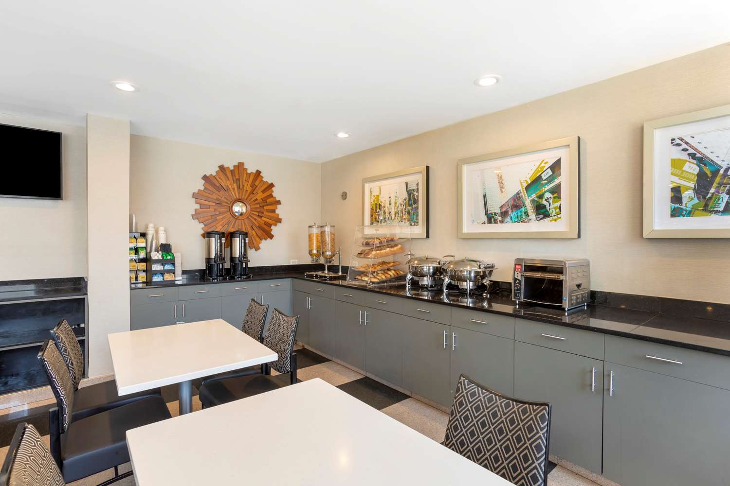 Best Western Plus Plaza Hotel Long Island City 13/22