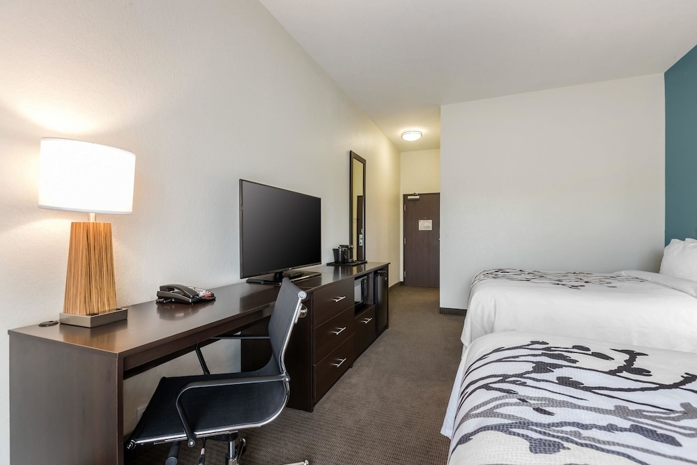 Sleep Inn & Suites West Des Moines near Jordan Creek 20/39