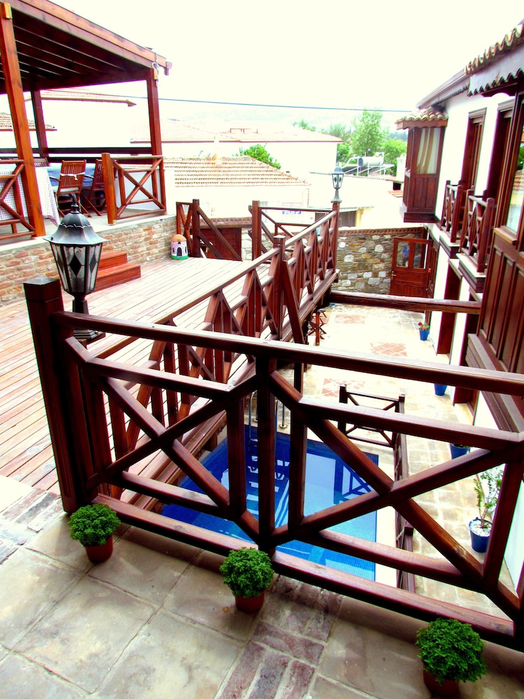 Amazon Petite Palace 31/50