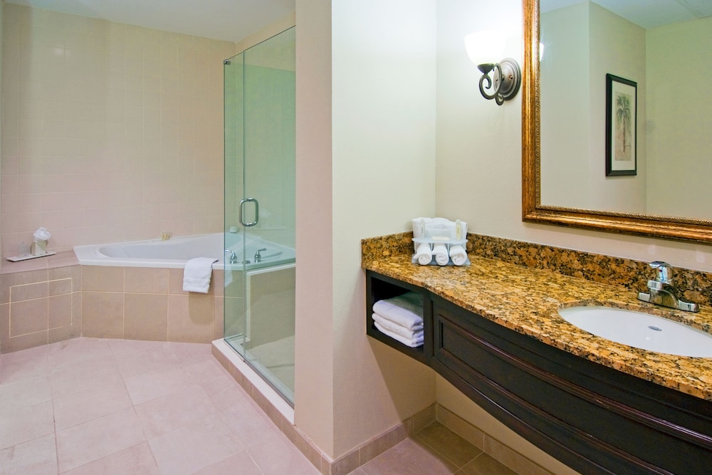 Holiday Inn Express and Suites Kendall 17/77