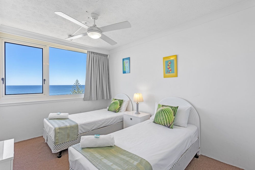 Southern Cross Apartments 12/70