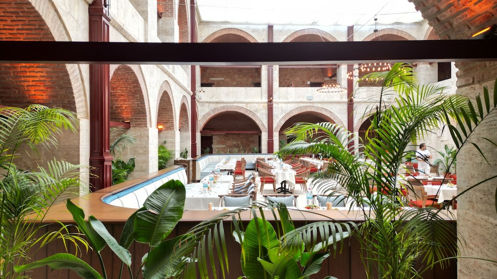 Silk Road Museum Hotel 46/50