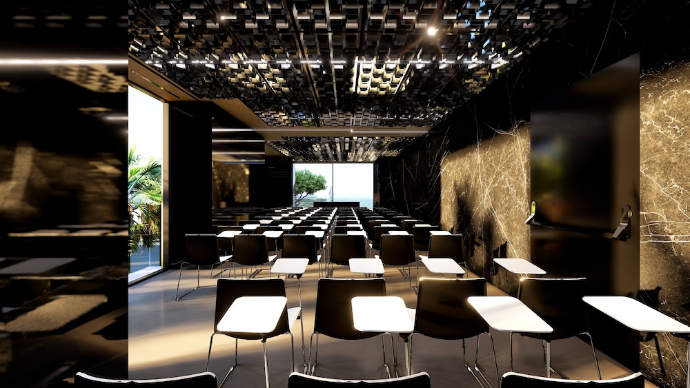 The Promenade Luxury Wellness Hotel 58/68