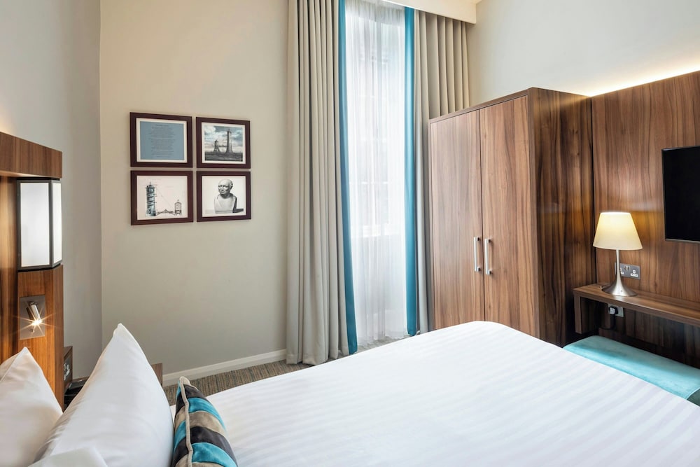 Courtyard by Marriott Edinburgh 25/64