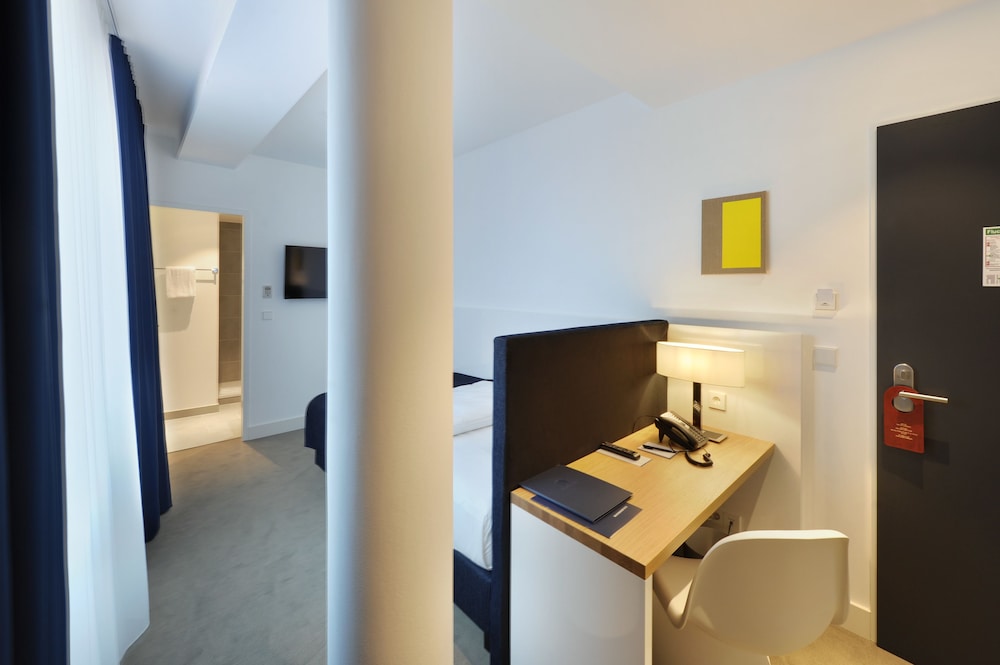 Bayer 89 Vi Vadi Hotel 45/51