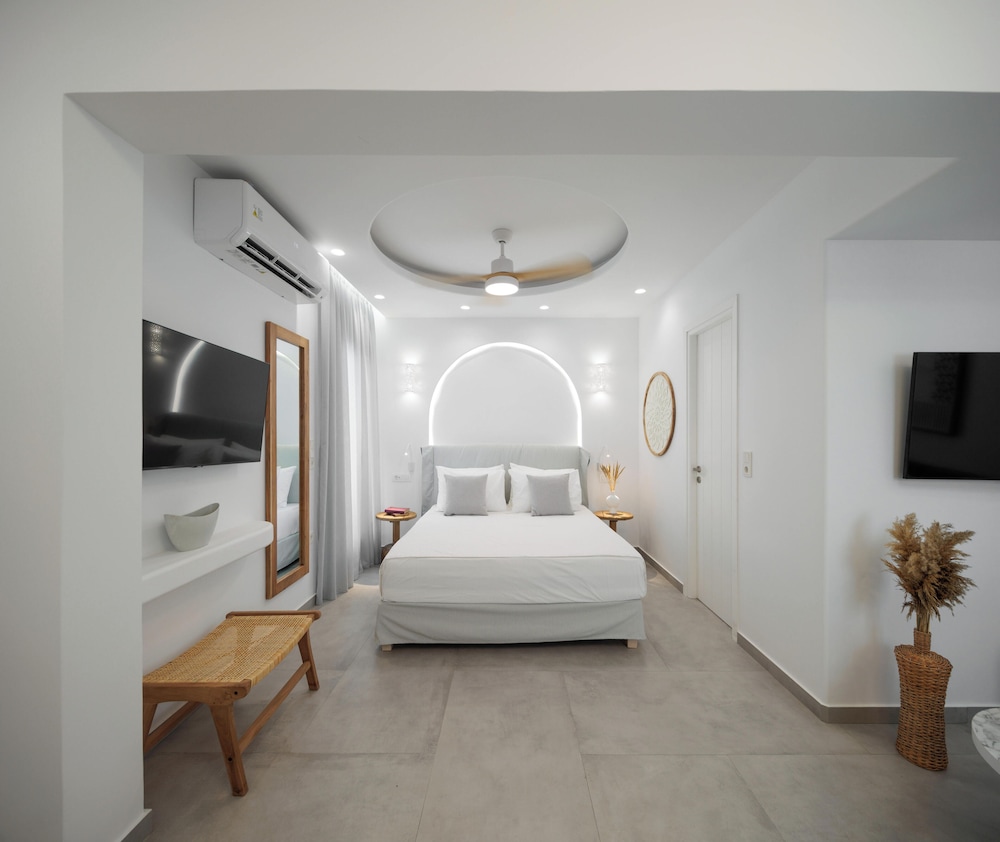 SUITE, PLUNGE POOL