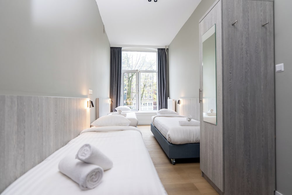 Crown Hotel 25/50