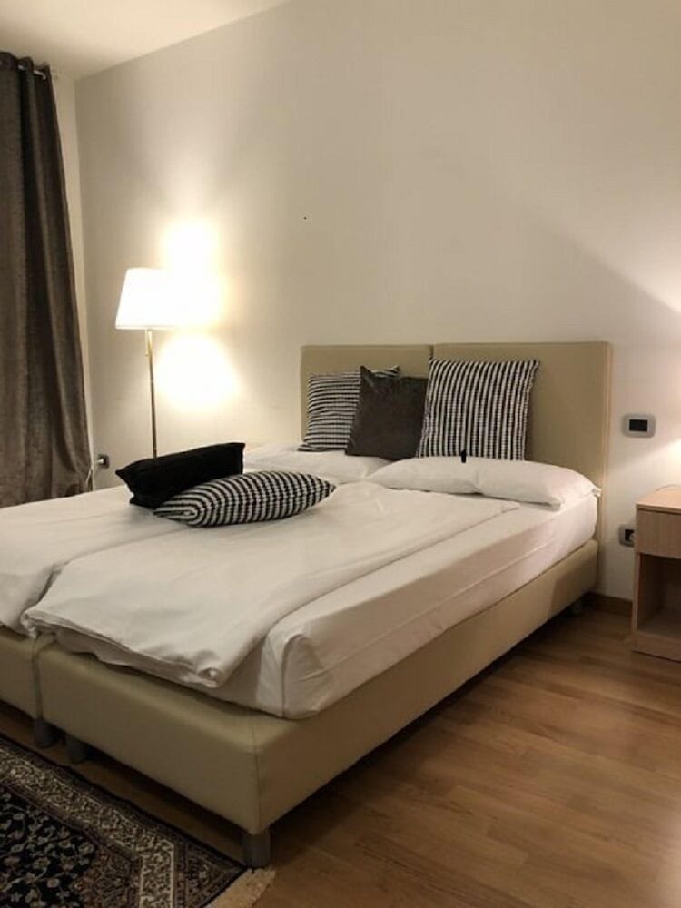 SUPERIOR, DOUBLE OR TWIN BED