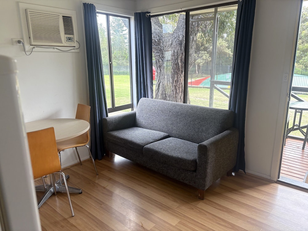 Victor Harbor Holiday & Cabin Park 28/46