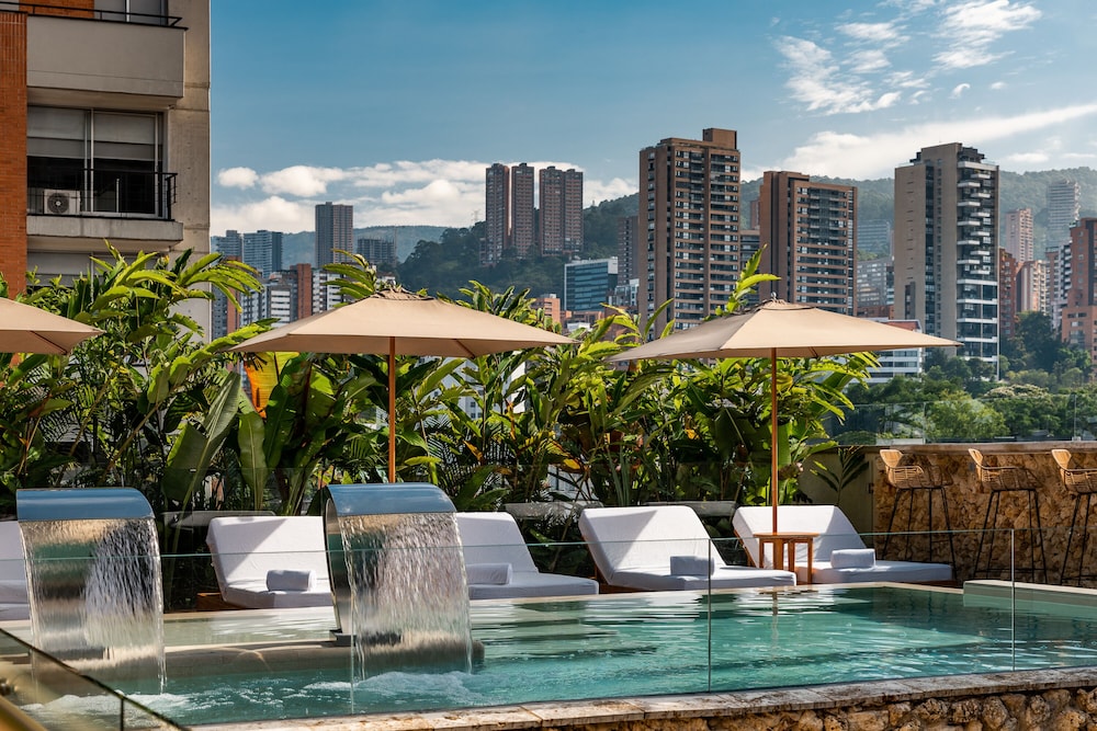 Elcielo Hotel and Restaurant 47/56