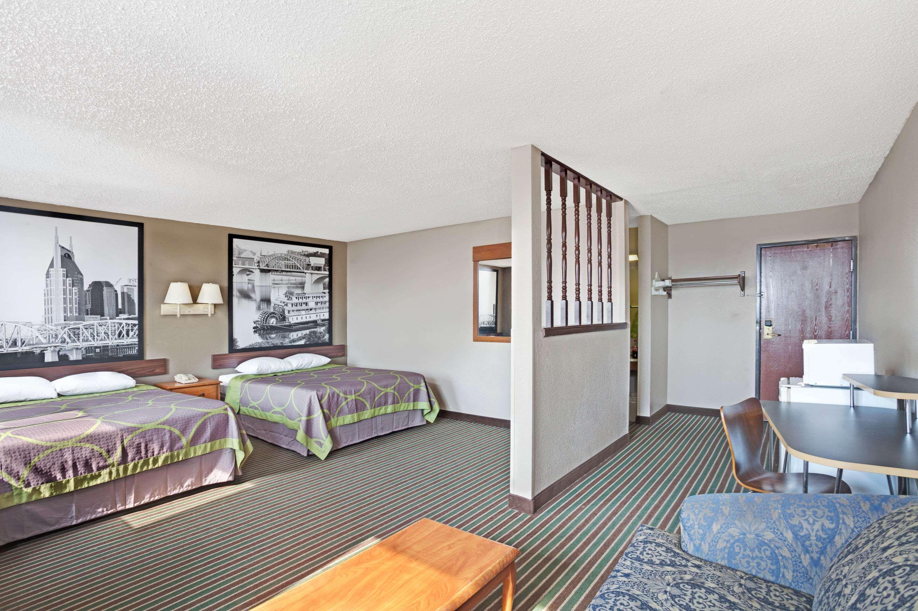 Super 8 By Wyndham Nashville/ Dntn/ Opryland Area 17/25