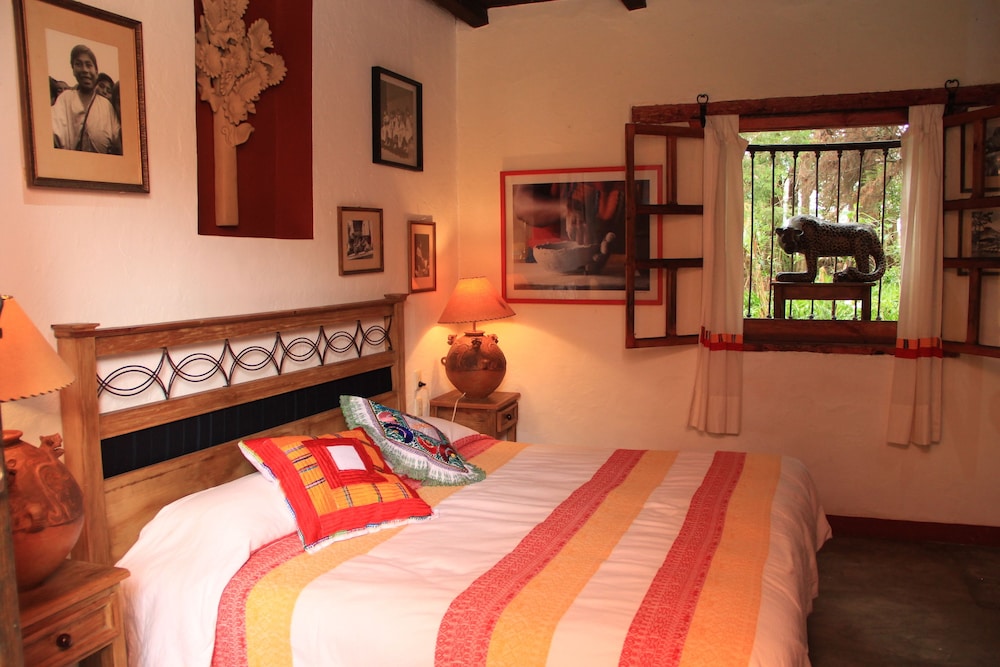 Junior Suite, King Bed, Garden View