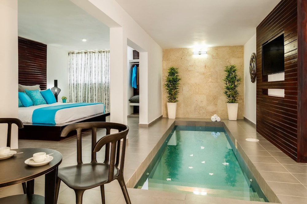 AHNVEE RESORT & SPORTS 30/52