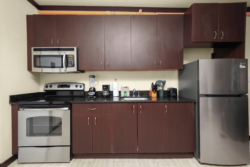 Tradewinds Apartment Hotel 51/65