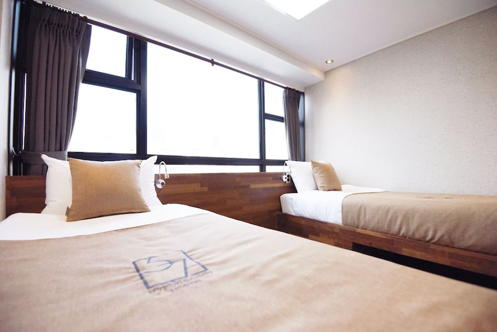 DELUXE, TWIN BEDS