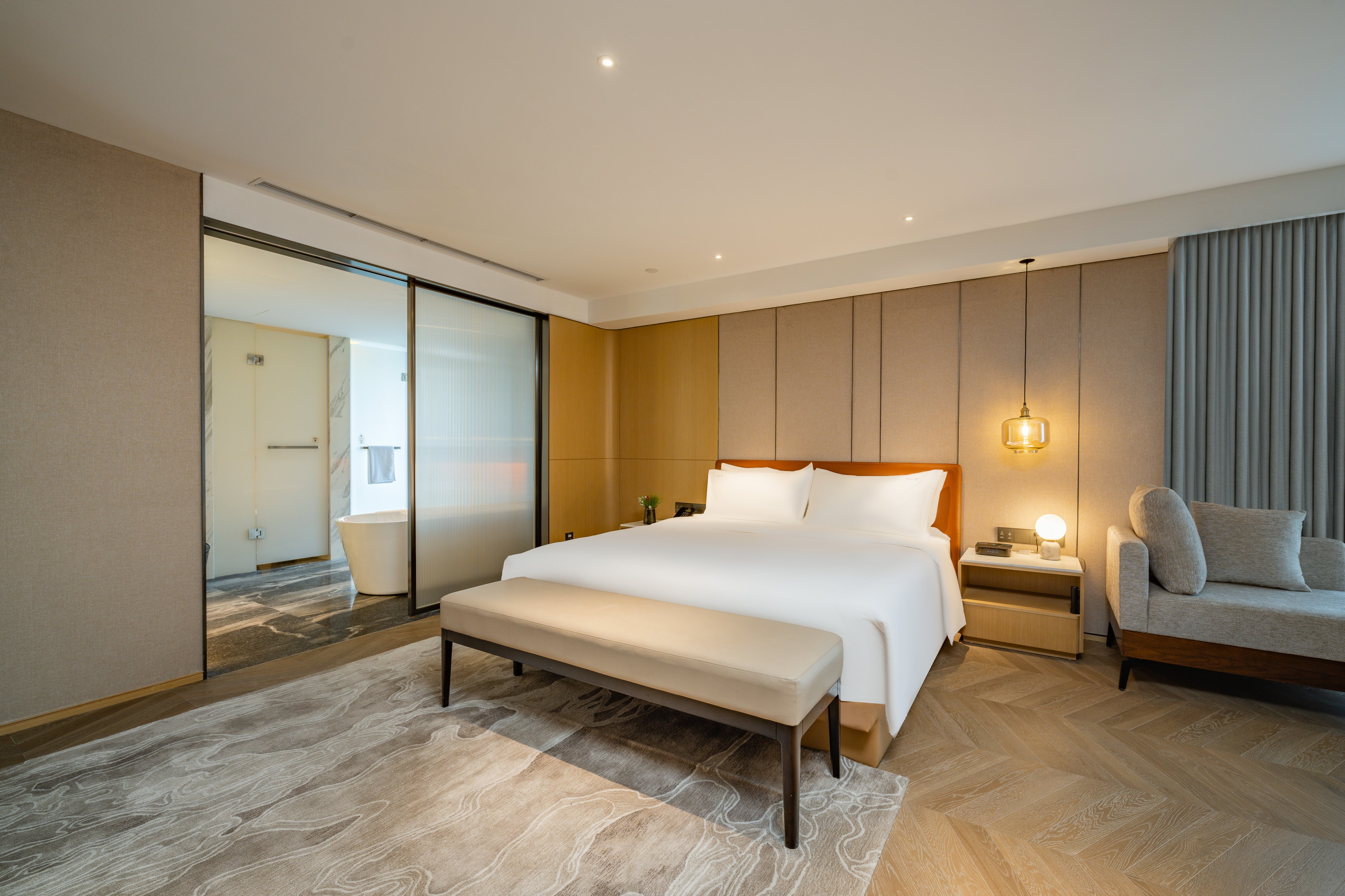 Holiday Inn Shanghai Huaxia 22/50