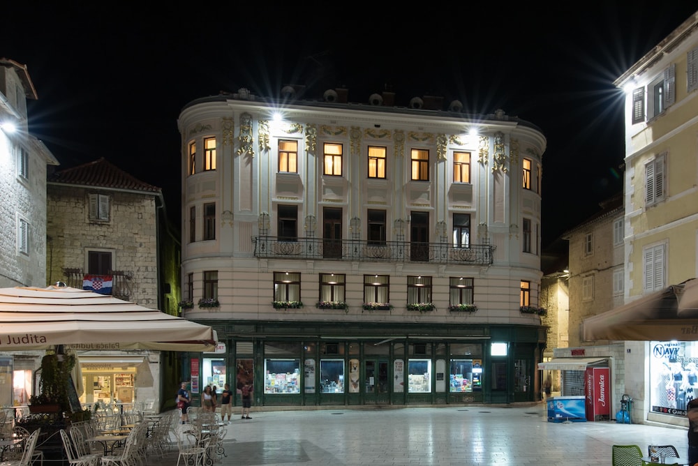 Central Square Heritage Hotel 3/80