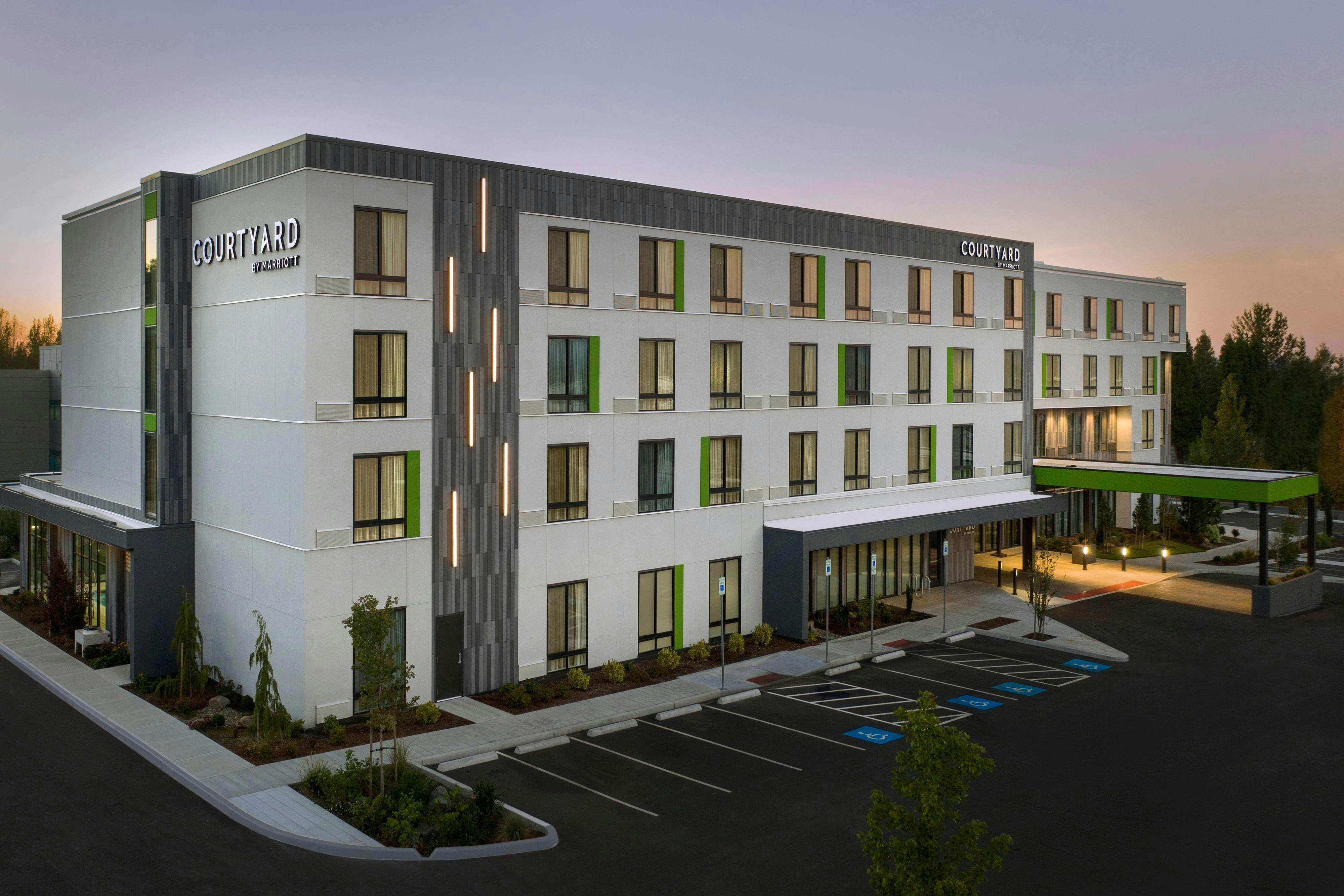 Courtyard by Marriott Portland East 2/48