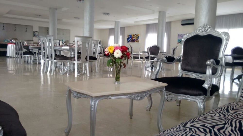 Hospitality Inn 23/52