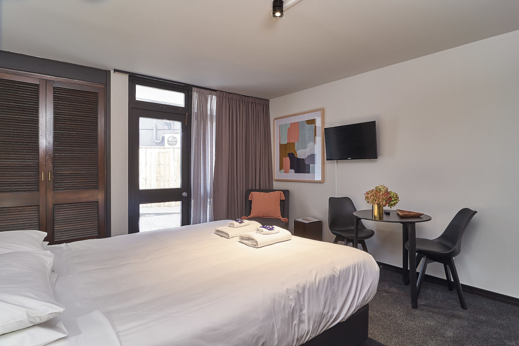 DELUXE, STUDIO, KING BED