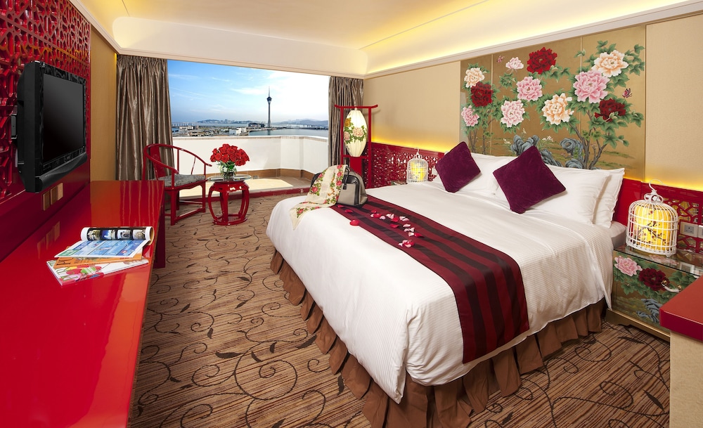 ROMANTIC, DOUBLE BED