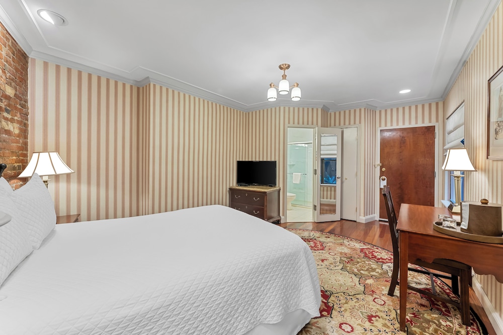 SQ-Standard One Queen Bed
