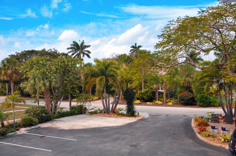 Lido Islander Inn And Suites 52/56