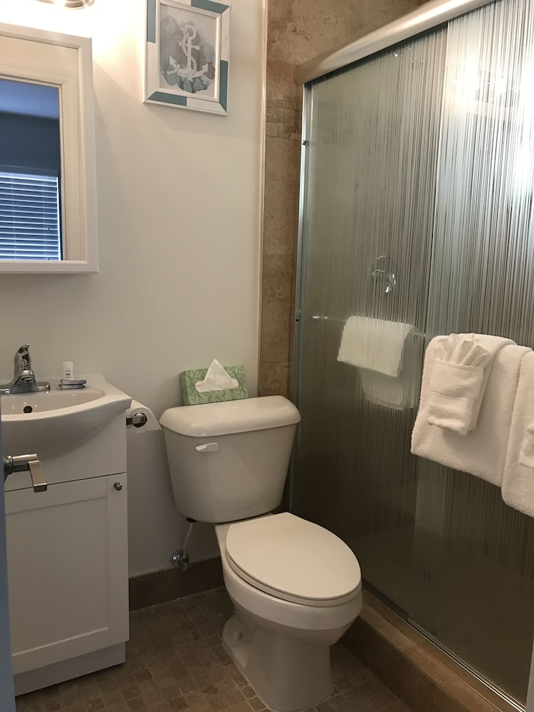 Coral Key Inn 69/71