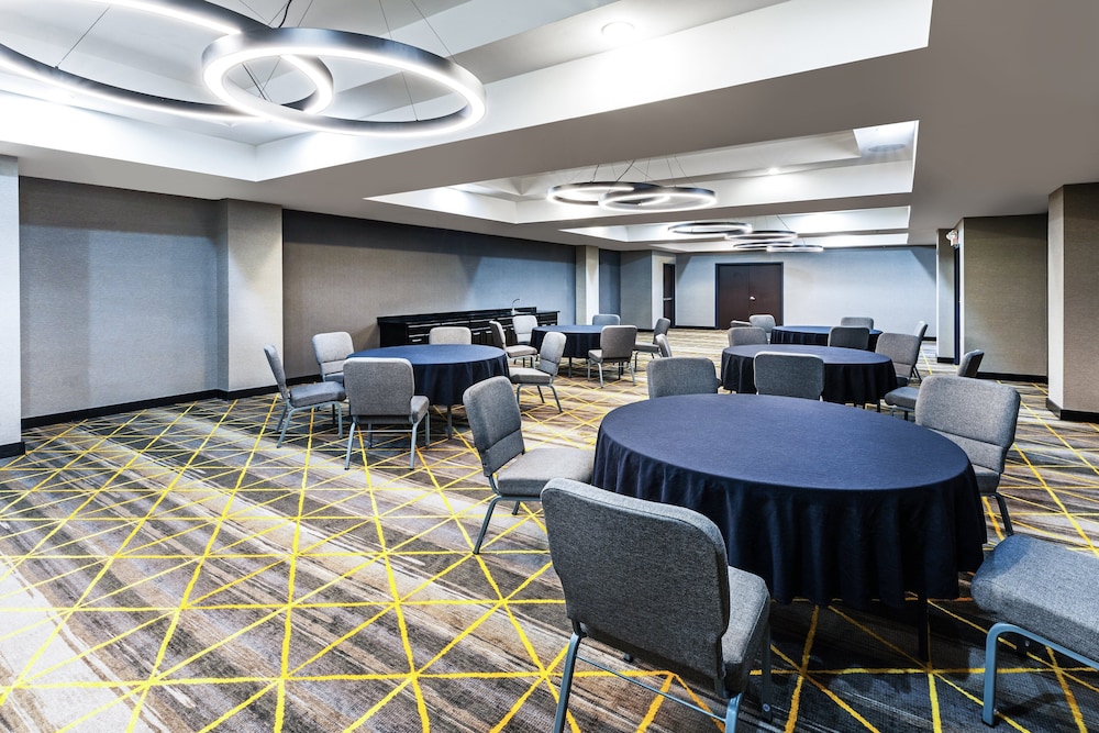 Holiday Inn Hotel & Suites Stillwater - University West 50/60
