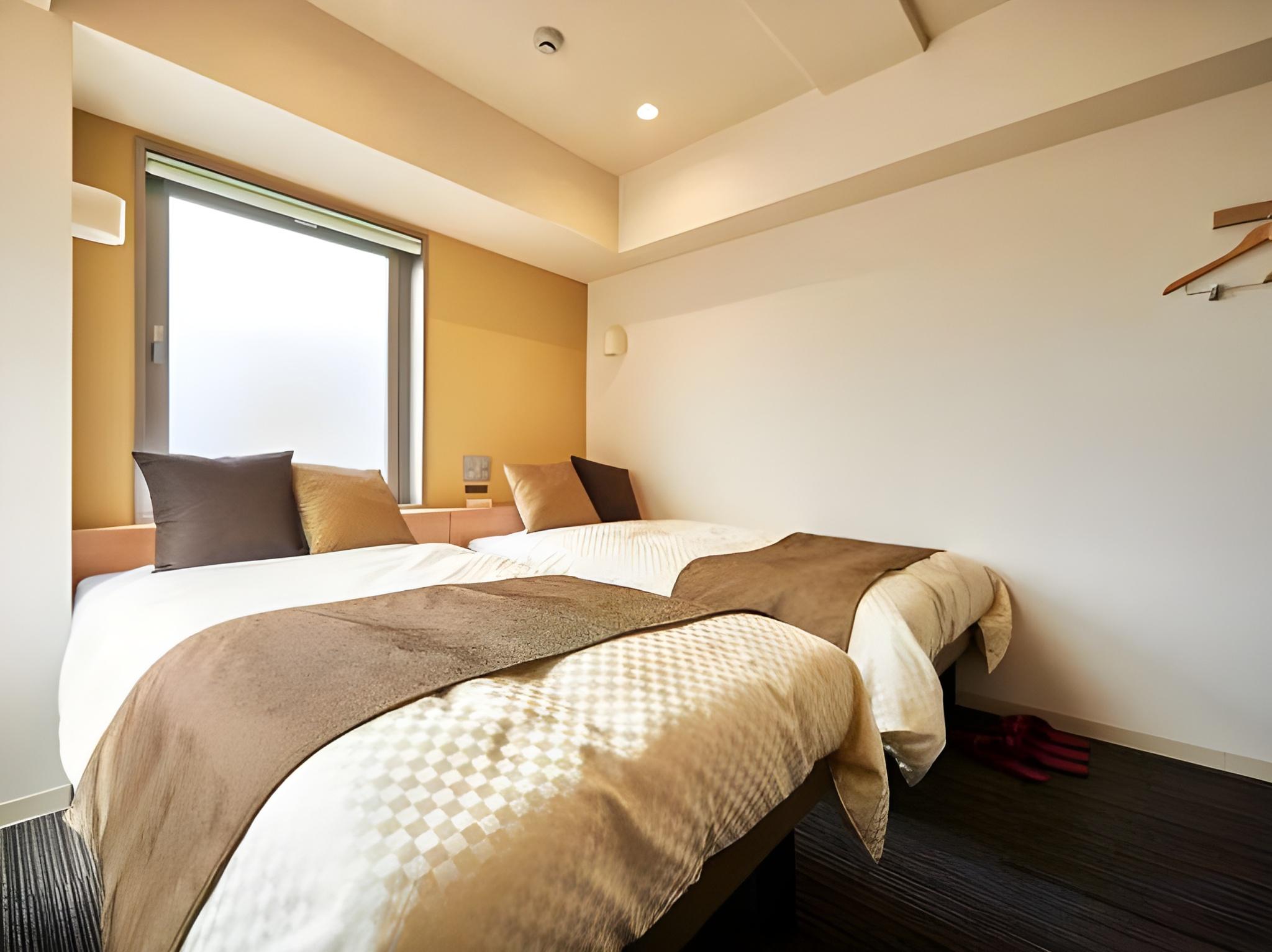 Room, Twin Beds, Unit Bath