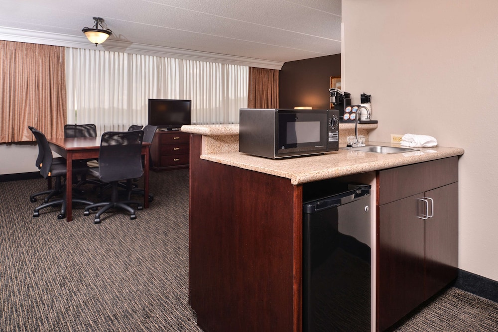 Best Western Plus Kelly Inn 26/27
