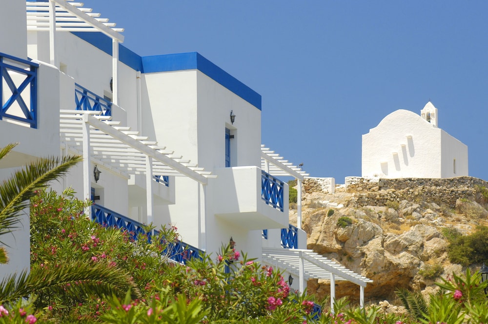Dolphin Bay Seaside Resort & Suites in SYROS