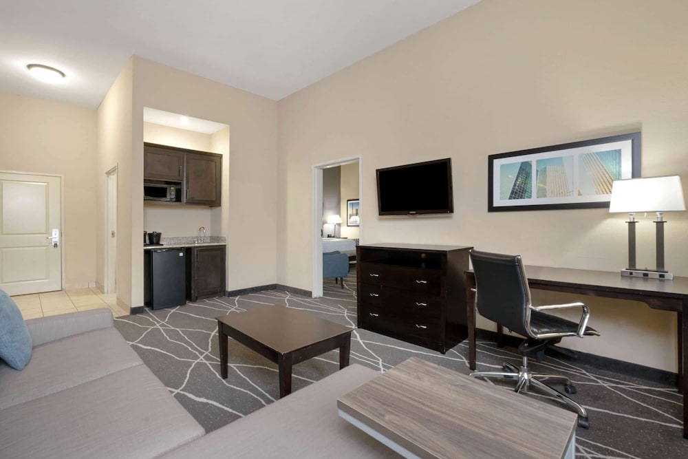La Quinta Inn & Suites by Wyndham Houston Energy Corridor 29/61