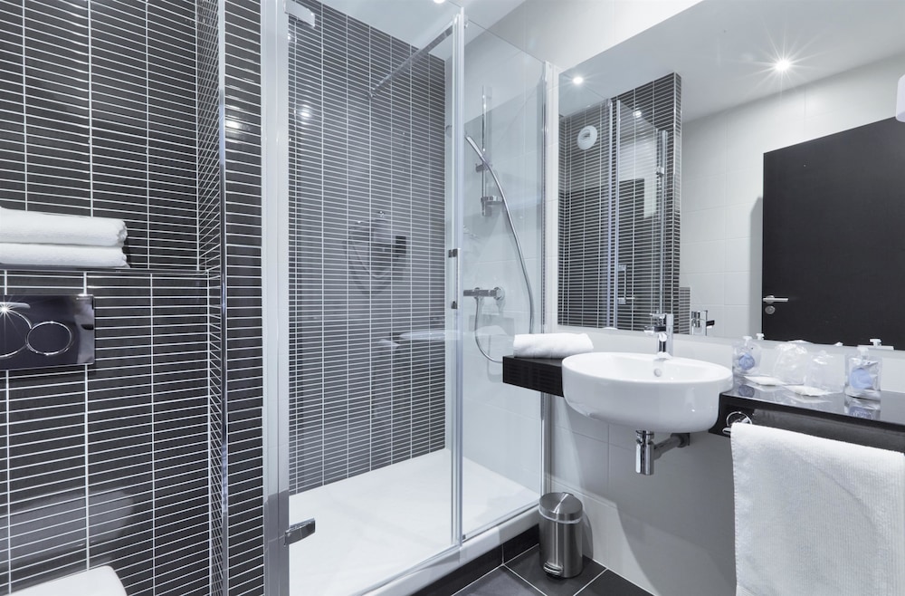 Hotel Kyriad Saint Quentin En Yvelines - Montigny 54/58