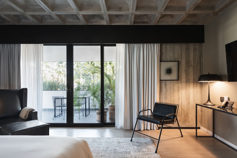 Bellwort Hotel 9/18