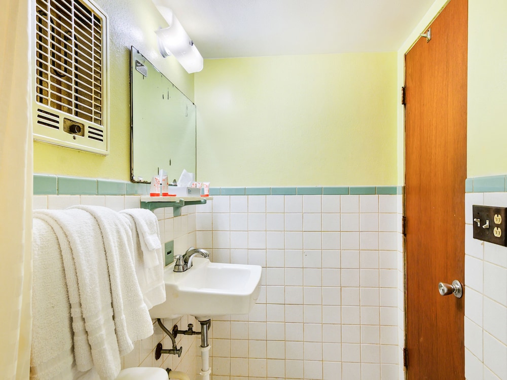 جناح بسرير كوين بغرفة نوم واحدة، OYO Hotel Downtown Peoria I-74 9/10