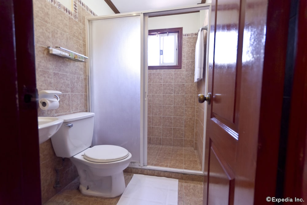 Crown Regency Suites Mactan 73/74