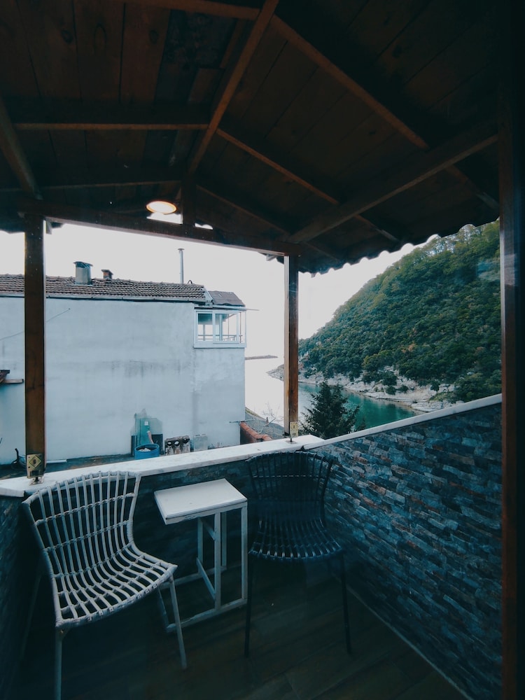 Hill River Hotel 44/44