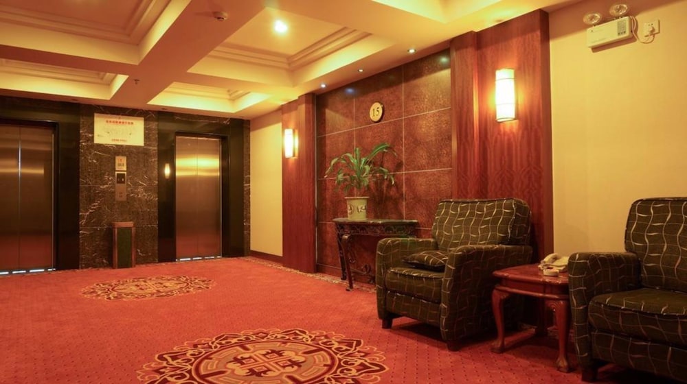 Gladden Hotel Shilong 28/58