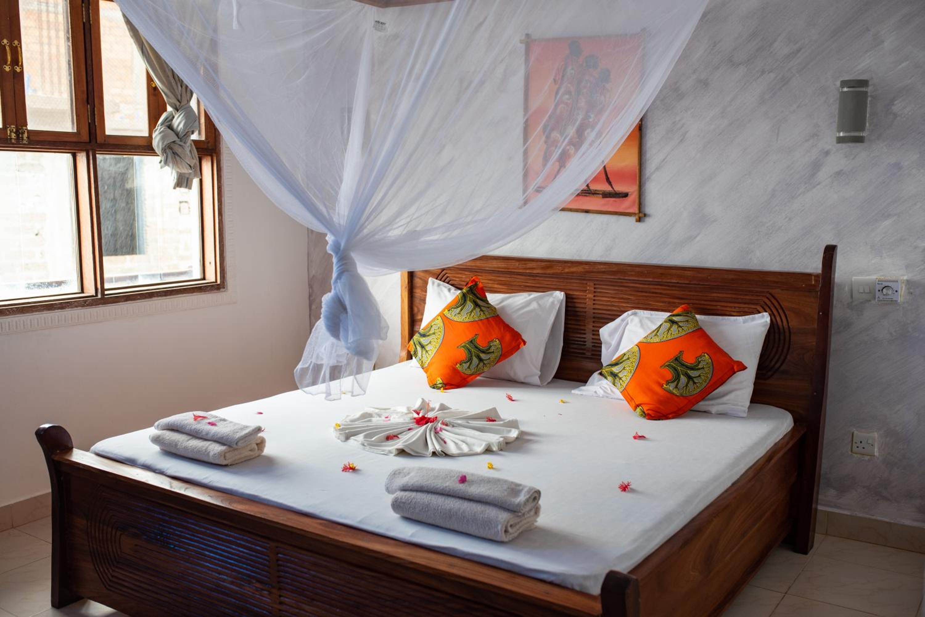 Upstairs, Standard, King Bed